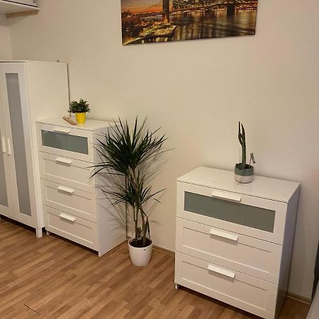 Sunlit Apartment Close To City Center Πράγα Εξωτερικό φωτογραφία